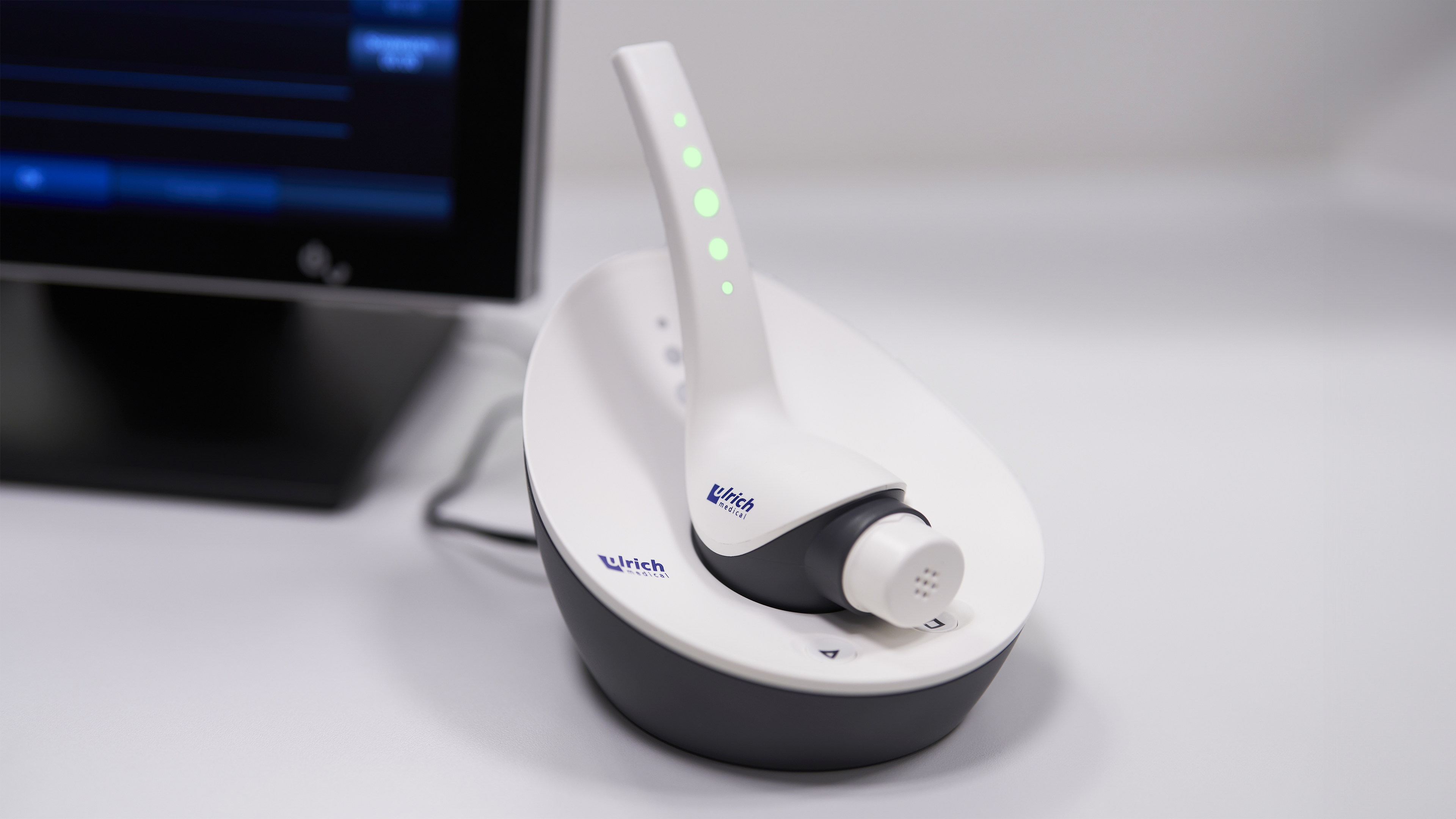 The Contrast Booster from ulrich medical is ready for use in its charging unit in the CT control room with illuminated LEDs.
