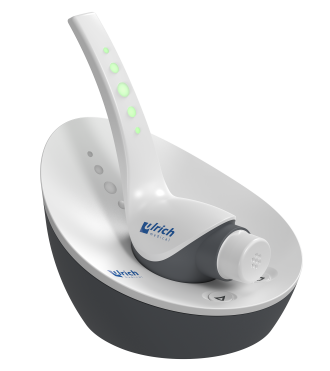 Produktansicht der Contrast Booster Patienteneinheit von ulrich medical in der Ladeschale.
