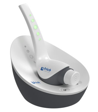 Produktansicht der Contrast Booster Patienteneinheit von ulrich medical in der Ladeschale.