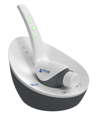 Produktansicht der Contrast Booster Patienteneinheit von ulrich medical in der Ladeschale.