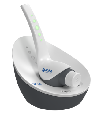 Vue du produit de l'unité patient Contrast Booster d'ulrich medical dans le chargeur. | © ulrich medical. Tous droits réservés. L'utilisation, la reproduction ou la transmission sans autorisation expresse est interdite.