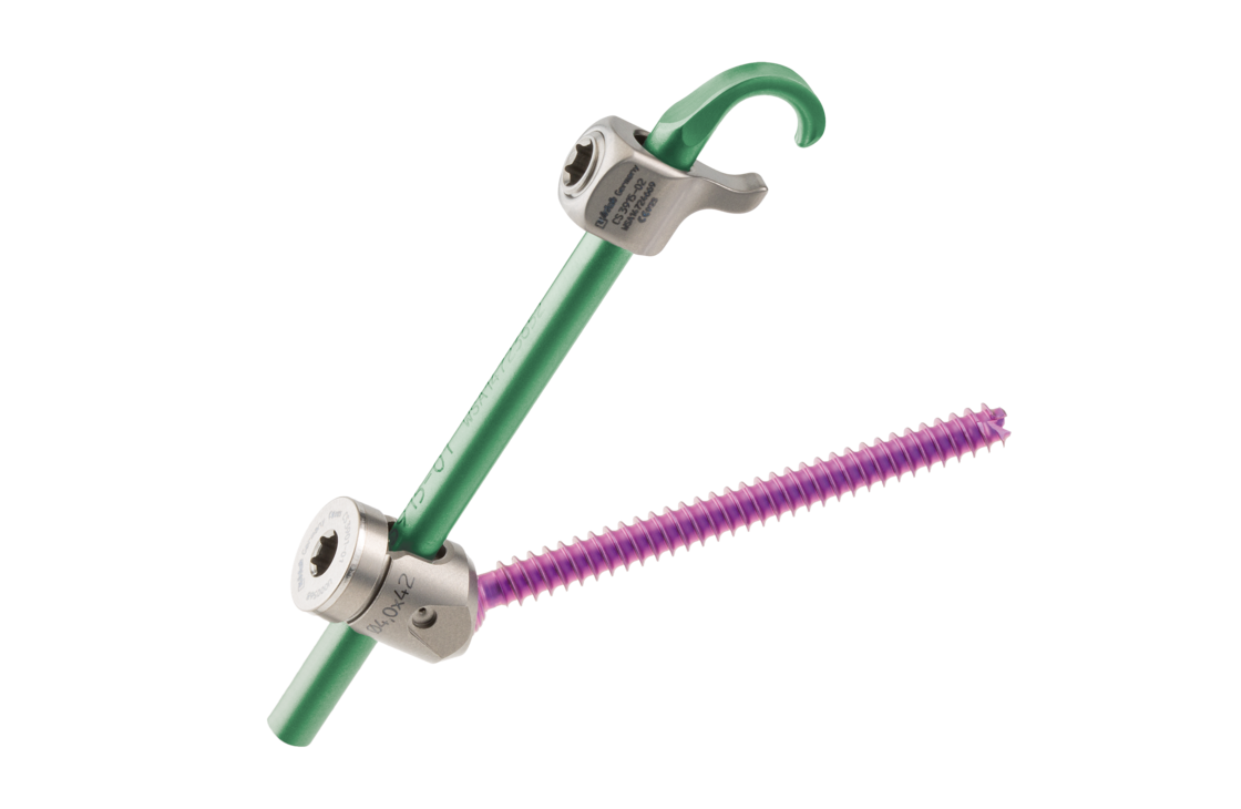 neon³ screw from ulrich medical with atlas clamp for transarticular C1/C2 screw fixation | © ulrich medical. All rights reserved. Use, reproduction or transfer without express authorization is not permitted.
