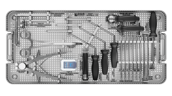 Imagen de la práctica bandeja de instrumentos del sistema de placa cervical Artus de ulrich medical. | © Ulrich Medical. Todos los derechos reservados. Queda prohibido el uso, la reproducción o la distribución sin autorización expresa.