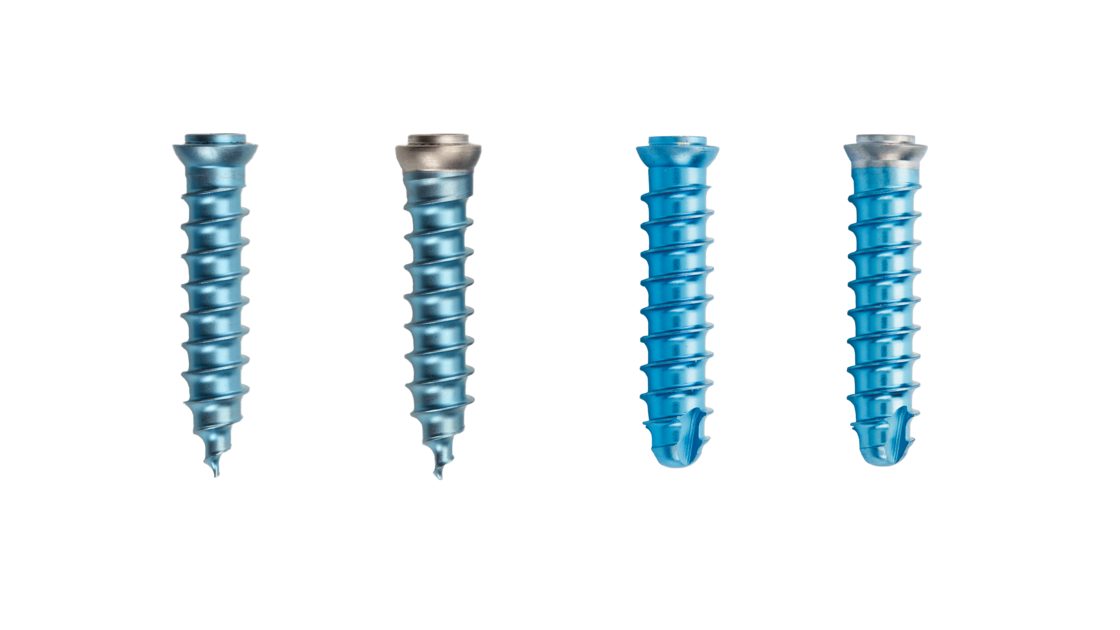 Ilustración de los tornillos autoperforantes y los tornillos de revisión autorroscantes del sistema de placa cervical Artus de ulrich medical. | © Ulrich Medical. Todos los derechos reservados. Queda prohibido el uso, la reproducción o la distribución sin autorización expresa.