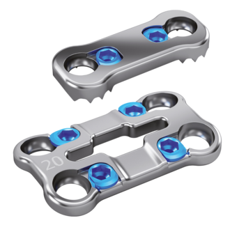 Illustration of the 1-level standard plate and the 1-level midline plate from the cervical plate system Artus by ulrich medical. | © ulrich medical. All rights reserved. Use, reproduction or transfer without express authorization is not permitted.